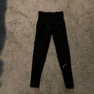 Acta leggings -Size Small